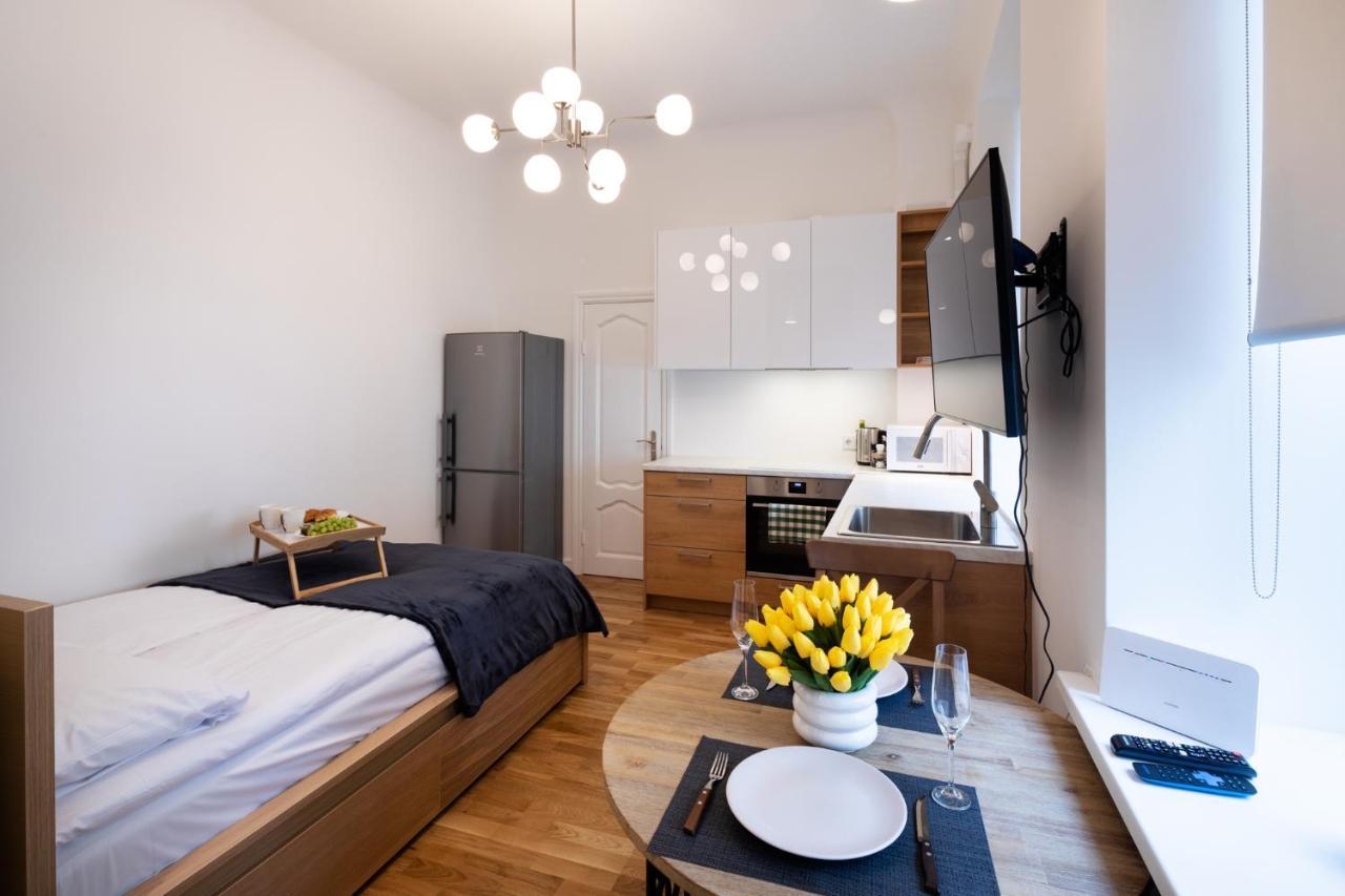 Brivibas House Design Apartments In City Center Рига Екстер'єр фото